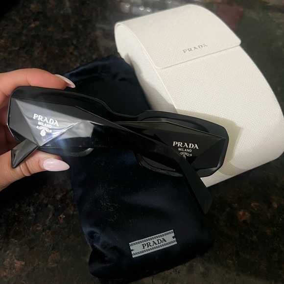 Prada Black Wayfarer Sunglasses Timeless Design - Picture 2 of 2